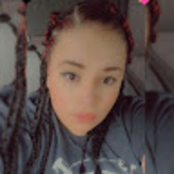 Meet your Posher, Yesenia - Picture 1 of 1